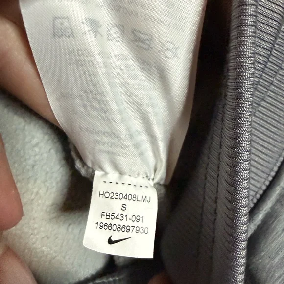 Nike Therma-Fit Fleece Lined Gray Joggers Woman’s Size Small - Picture 7 of 8